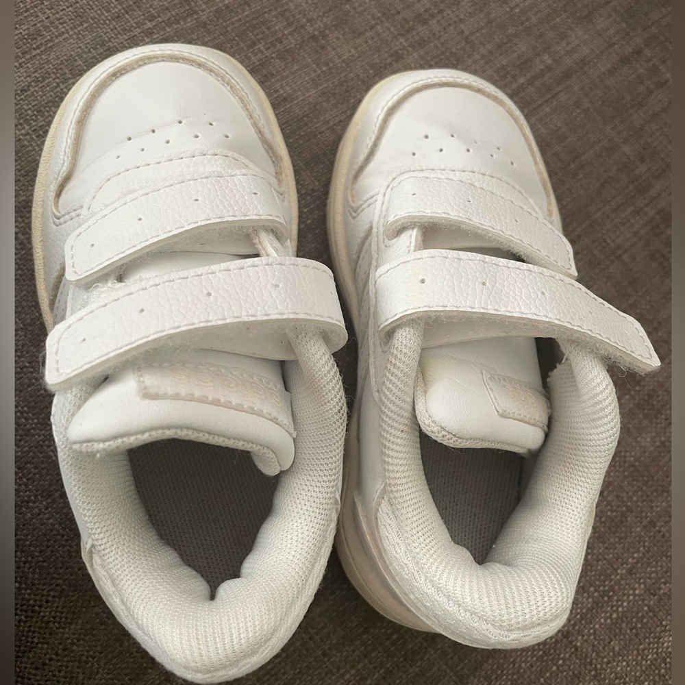 Adidas toddler shoes size 7